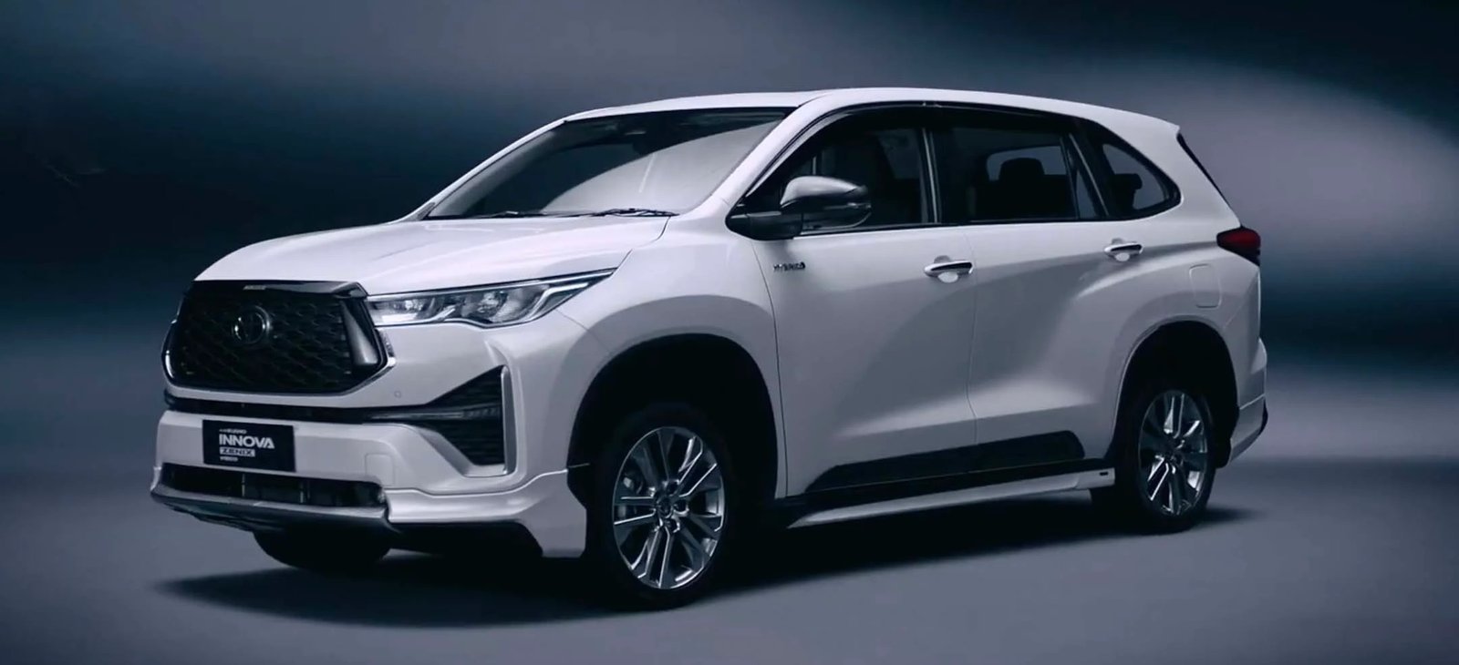 Toyota-Innova-Zenix-2023-10.jpg