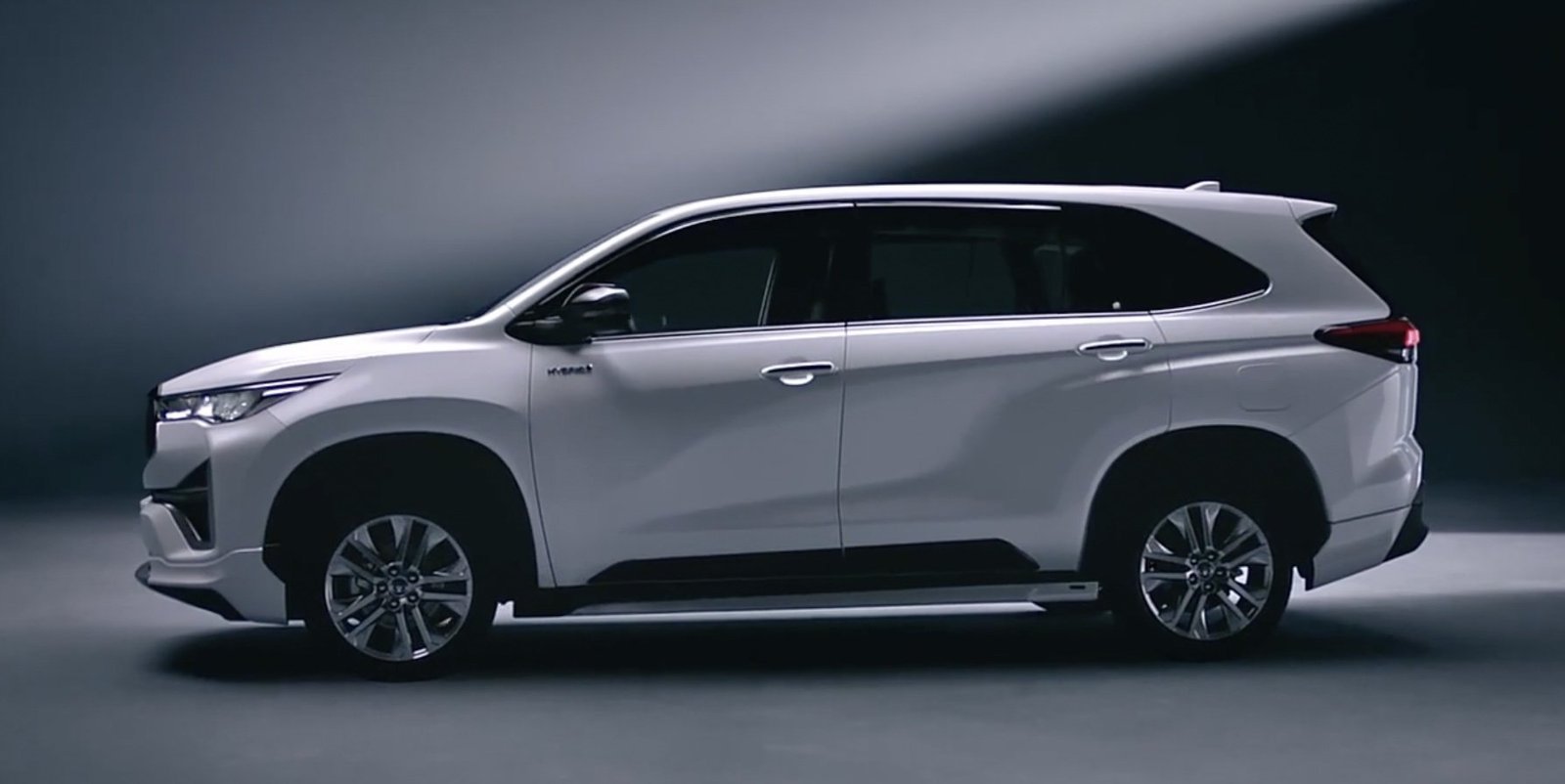 Toyota-Innova-Zenix-2023-3.jpg